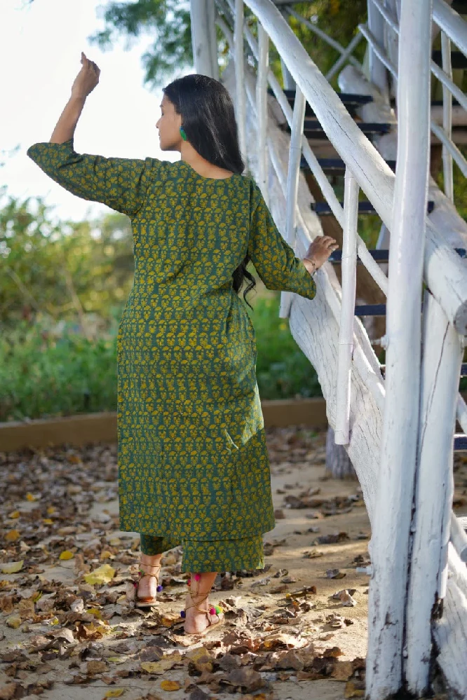 Green Ajrakh Kurti Set with Yellow Star Hand-Block Patterns-6.webp